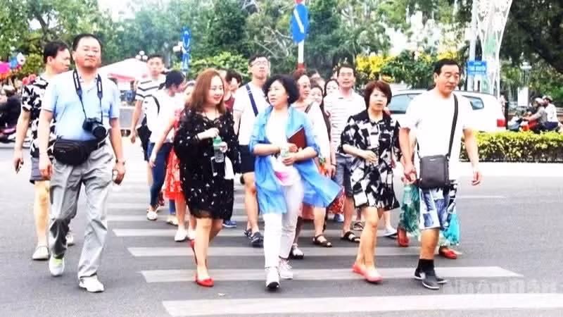 赴庆和旅游的一个中国旅游团。图片来源：nhandan.vn