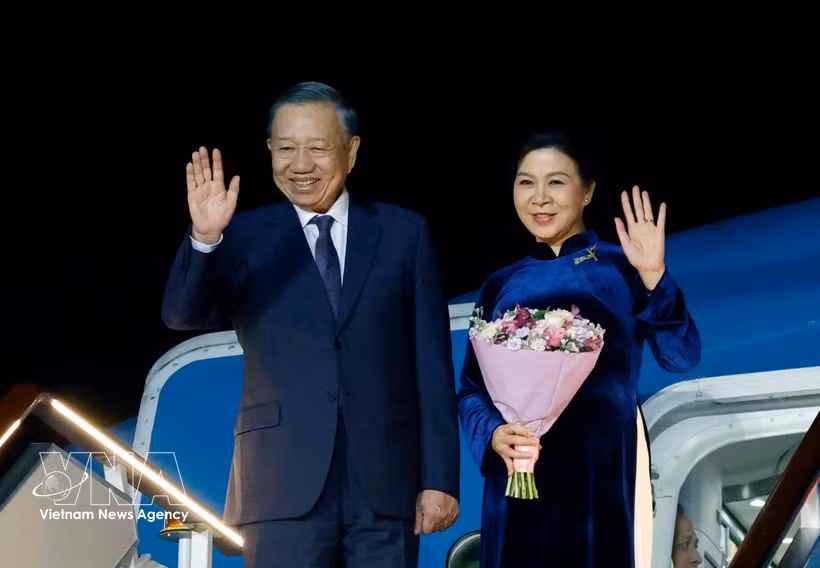 越共中央总书记、国家主席苏林和夫人离开俄罗斯首都莫斯科，继续前往法国巴黎。图自越通社 