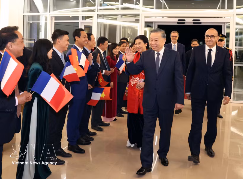 越共中央总书记、国家主席苏林开始对法国进行正式访问并出席在巴黎举行的太空峰会。图片来源：越通社