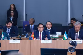 范明政总理出席“加强多边主义、经济金融问题及人工智能”高级别讨论会并发表讲话。图自越通社