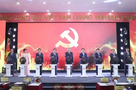 苏林总书记出席越南共产党第十四次全国代表大会信息网站开通仪式