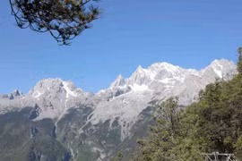中国云南省玉龙—丽江：吸引越南游客的旅游胜地