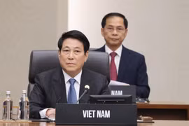 越南国家主席梁强出席2025年APEC领导人会议第一阶段会议