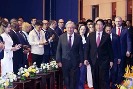 越南国家主席梁强与联合国秘书长安东尼奥·古特雷斯共同主持《河内公约》开放签署仪式
