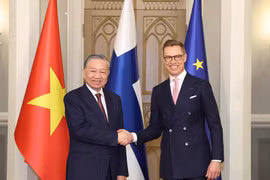 越共中央总书记苏林与芬兰共和国总统亚历山大·斯图布举行会谈