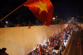 越南全国人民兴高采烈，涌上街头庆祝越南U22国家男子足球队的胜利