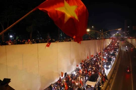 越南全国人民兴高采烈，涌上街头庆祝越南U22国家男子足球队的胜利