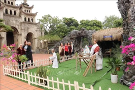 宁平省居民守护与传承天主教圣像雕刻工艺之美