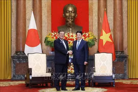 日本首相石破茂：日本将继续支持越南建设独立自主的经济