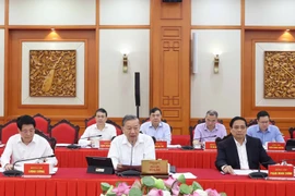 越共中央政治局与国会党委常委会召开会议 聚焦国会党代会筹备工作