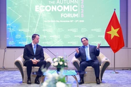 越南政府总理范明政会见出席秋季经济论坛的国际嘉宾