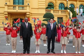 越南国家主席梁强主持仪式 欢迎南非总统拉马福萨对越进行国事访问