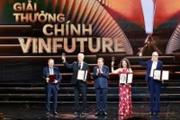 越南国会主席陈青敏出席2025年VinFuture颁奖典礼