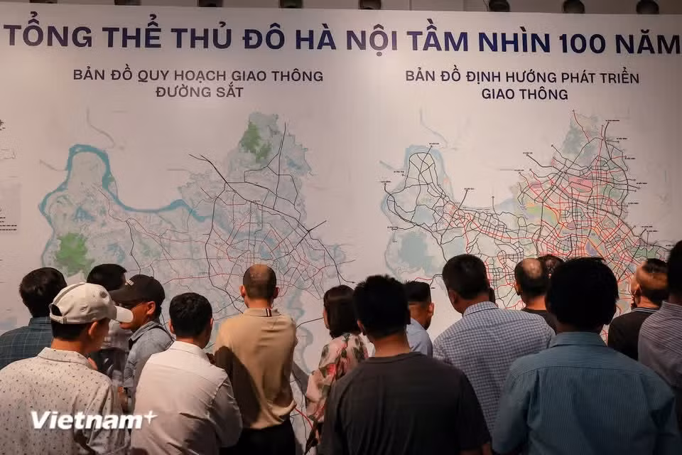 该区域还设置了大型展板系统，展示河内不同历史时期的规划，以及首都发展和行政区划扩展的历程。（图自Vietnam+）