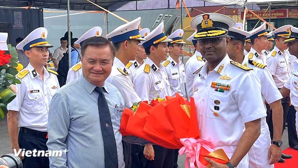 印度海军舰队此次访问岘港，旨在增进两国之间的友谊与互信，迎接越印全面战略伙伴关系10周年（2016—2026）。图自Vietnam+