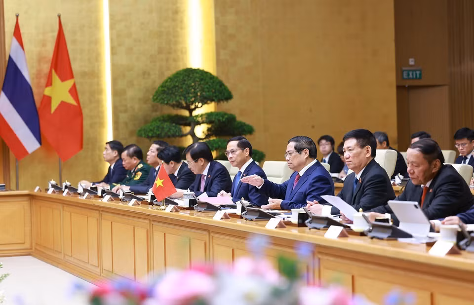 越南政府总理范明政在第四次越泰联合内阁会议上发表讲话。图自越通社