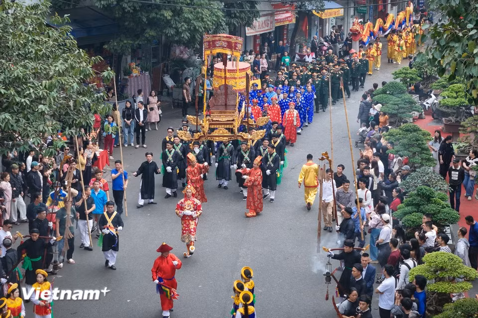 对朝曲村村民而言，冯兴不仅是一位君主、一位名将，更是庇佑村民，带来平安、温饱和五谷丰登的神圣保护神。（图自Vietnam+）
