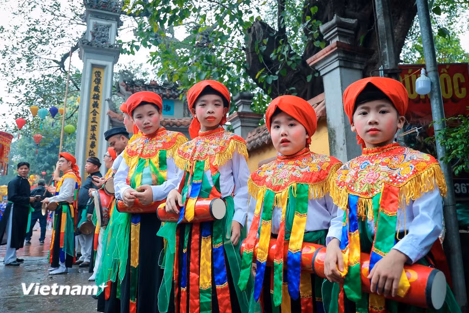 庙会最突出的亮点之一就是“腰鼓舞”。（图自Vietnam+）