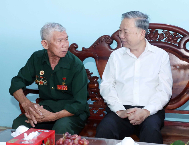 potal-tong-bi-thu-to-lam-tham-gia-dinh-anh-hung-luc-luong-vu-trang-duong-duc-thung-7791198.jpg