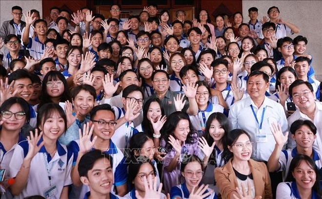 范明政总理与芹苴市选民和芹苴大学学生 图自越通社 uuida0edcdfd-032b-44fd-9fb2-739d9c7dd278code001library1type1mode1loctruecaptrue.jpg