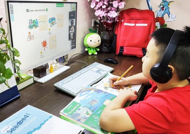 学生转为线上学习 图自越通社 hoc-2-1632768759096325193945-175979593894531017283.jpg
