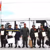  委内瑞拉政府代表向越南救援队队员颁发二等“委内瑞拉英雄”奖章。图自《人民军队报》
