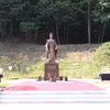 奉化郡的李太祖雕像。图自越通社