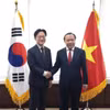9月30日上午在首尔，武海君部长（右）会见韩国贸易、工业和资源部长金正官。图自vnexpress