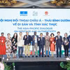 参加对话会的代表们合影。图自越通社