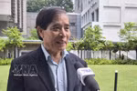 新加坡李光耀公共政策学院教授武明姜接受越通社驻新加坡记者采访。图自越通社