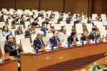 越共中央政治局委员、国会党委书记、国会主席陈青敏主持会议。图自越通社