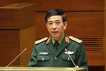 中央政治局委员、中央军委副书记、国防部长潘文江大将在会议上作报告。图自越通社