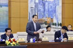 越共中央委员、国会秘书长、国会办公厅主任、国家选举委员会办公厅主任黎光孟在会上作报告。图自越通社