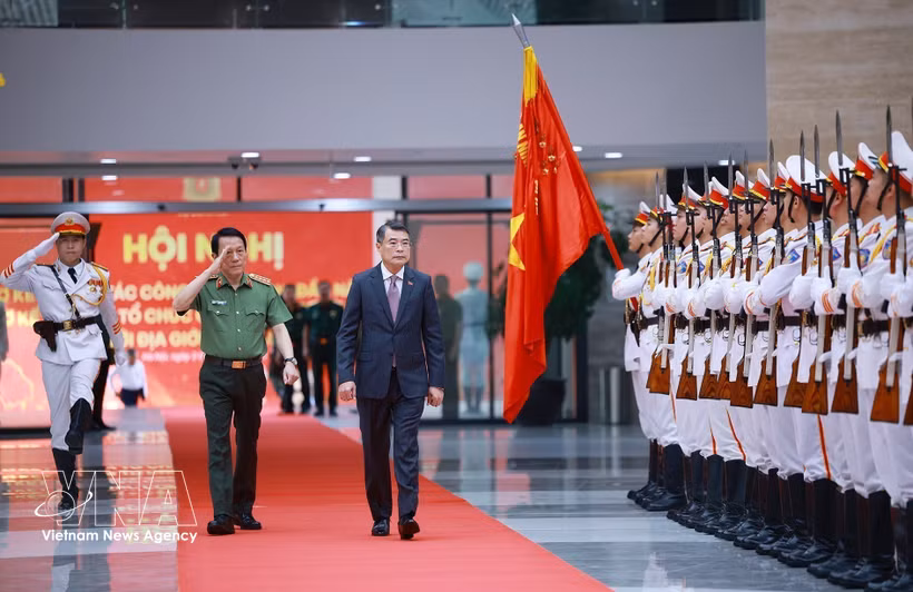 越共中央政治局委员、政府总理黎明兴出席前来出席2026年上半年公安工作初步总结会议。图自越通社