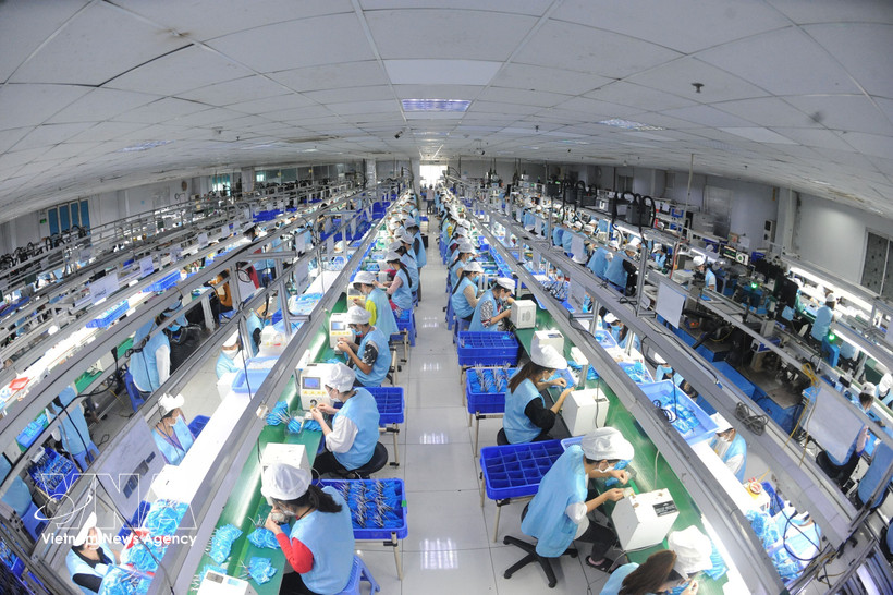 清云工业园区Suntech公司电子生产线。图自越通社