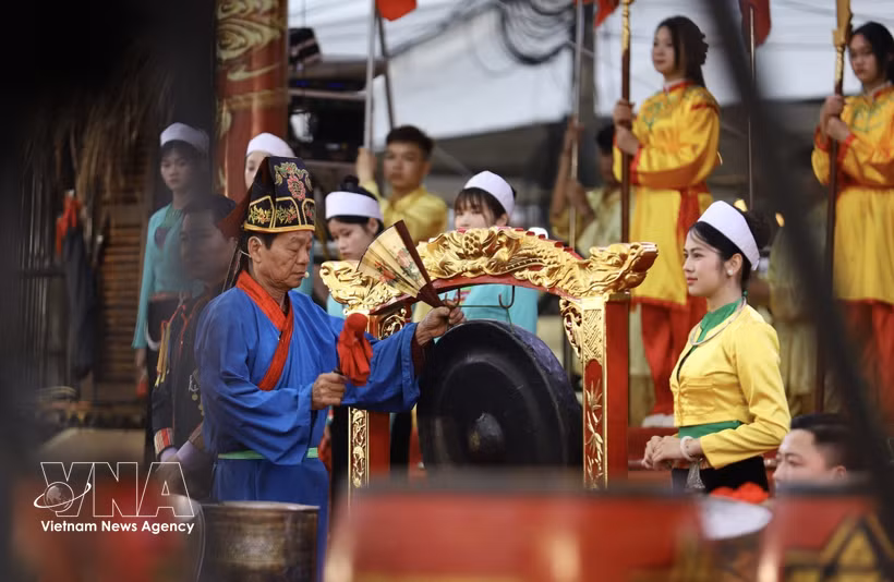 2026年芒族人下田节上的一种仪式。图自越通社