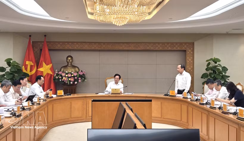 越南政府副总理胡国勇主持会议。图自越通社