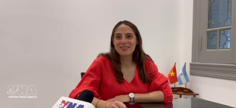 这是阿根廷萨尔瓦多大学（USAL）东方研究院讲师纳迪娅·拉杜洛维奇。图自越通社