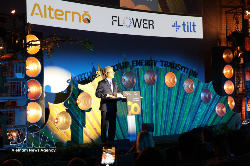 越南驻德国大使阮得成在颁奖典礼上发表讲话。图自越通社