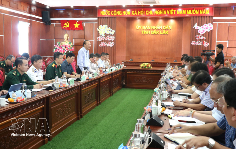 工作会谈场景。图自越通社