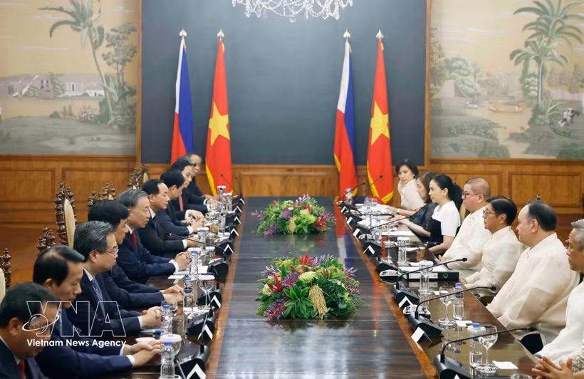 越共中央总书记、国家主席苏林与菲律宾总统菲律宾总统费迪南德·罗慕尔德兹·马科斯举行会谈。图自越通社