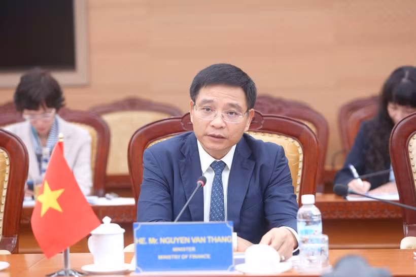 越南财政部长阮文胜发表讲话。图自《越南财政时报》