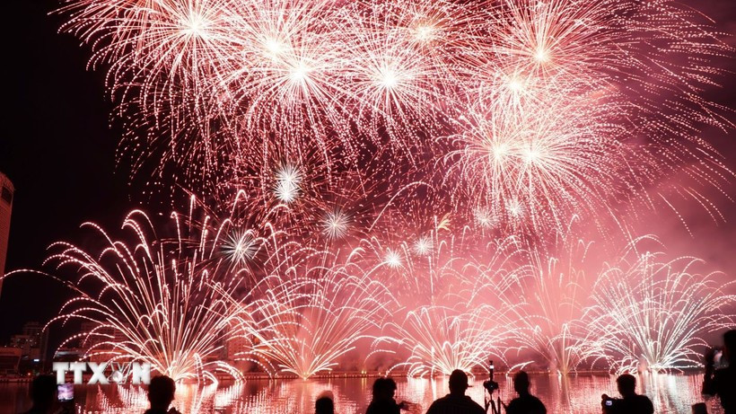 2025年岘港国际烟花节。图自越通社