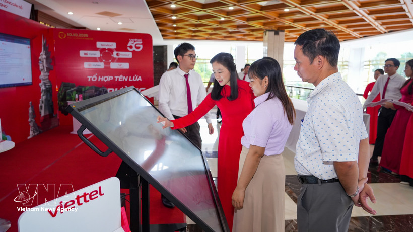 介绍西宁省供数字政府和数字经济使用的数字化转型平台与解决方案。图自越通社