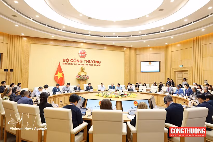 双方工作会谈场景。《工贸部供图》
