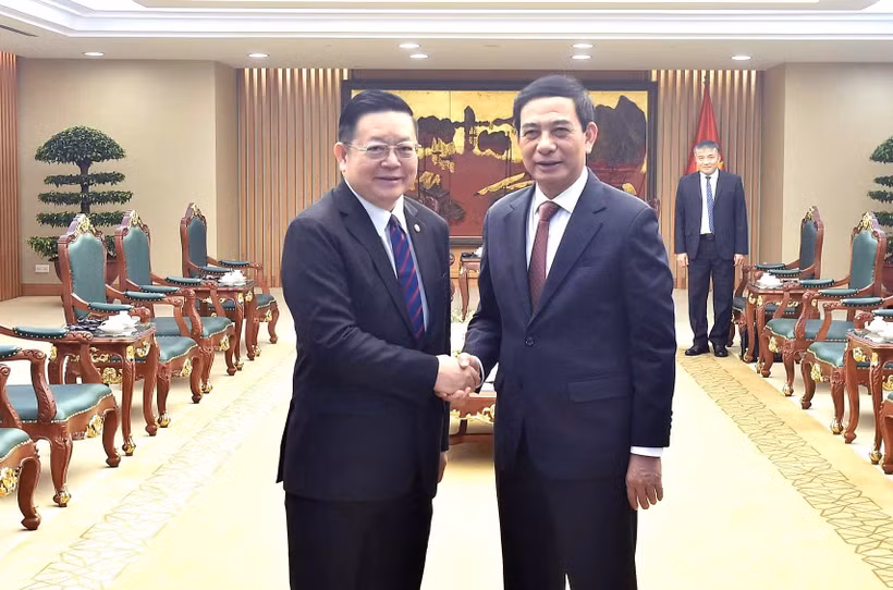 越南政府副总理兼国防部长潘文江会见东盟秘书长高金洪。图自baochinhphu.vn