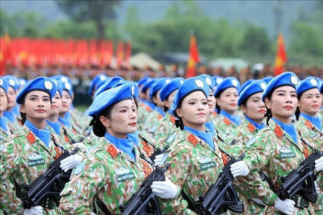 维和率军官方阵。图自越通社 gin-giu-hoa-binh.jpg