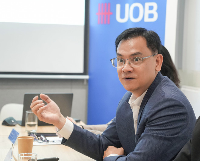 dinh-duc-quang-uob.jpg