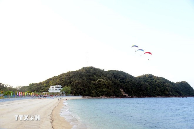 石柱岛生态旅游区。图自越通社 dao-da-dung.jpg