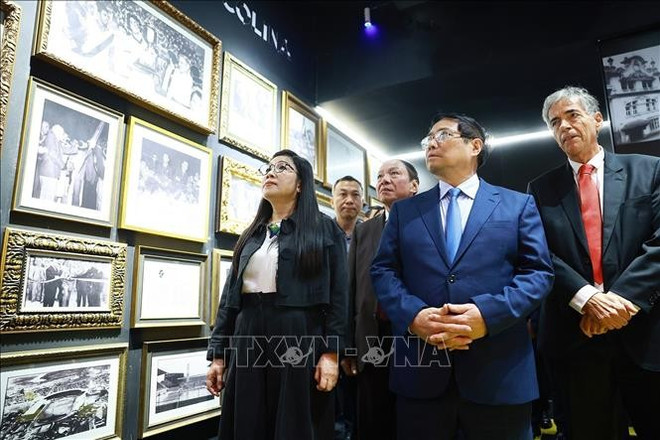 范明政总理和夫人参观瓦斯科达伽马足球俱乐部。图自越通社 pham-minh-chinh-bong-da-4.jpg